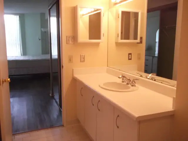 Bay & Bloor 1 bed   1den apartment for rent next to U of T - Photo 4
