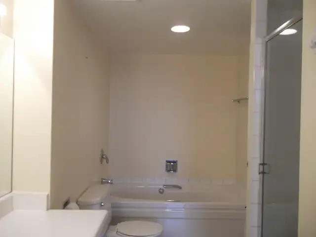 Bay & Bloor 1 bed   1den apartment for rent next to U of T - Photo 5