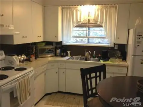 Raised bright one bedroom suite for rent, great location - Photo 5