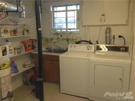 Raised bright one bedroom suite for rent, great location - Photo 8
