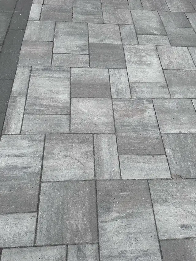 concrete/Interlocking - Photo 5
