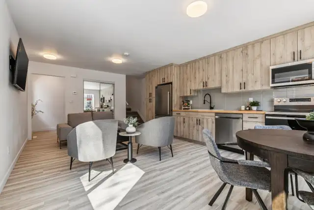 Luxury New Townhome for rent - Photo 4