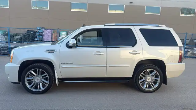 2014 Cadillac Escalade Premium - Photo 2