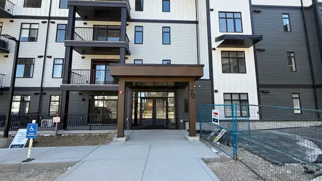 NEW 2 BEDROOM APARTMENT TOP FLOOR FOR RENT! PETS WELCOME!! - Photo 3