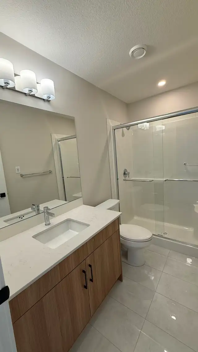 NEW 2 BEDROOM APARTMENT TOP FLOOR FOR RENT! PETS WELCOME!! - Photo 7