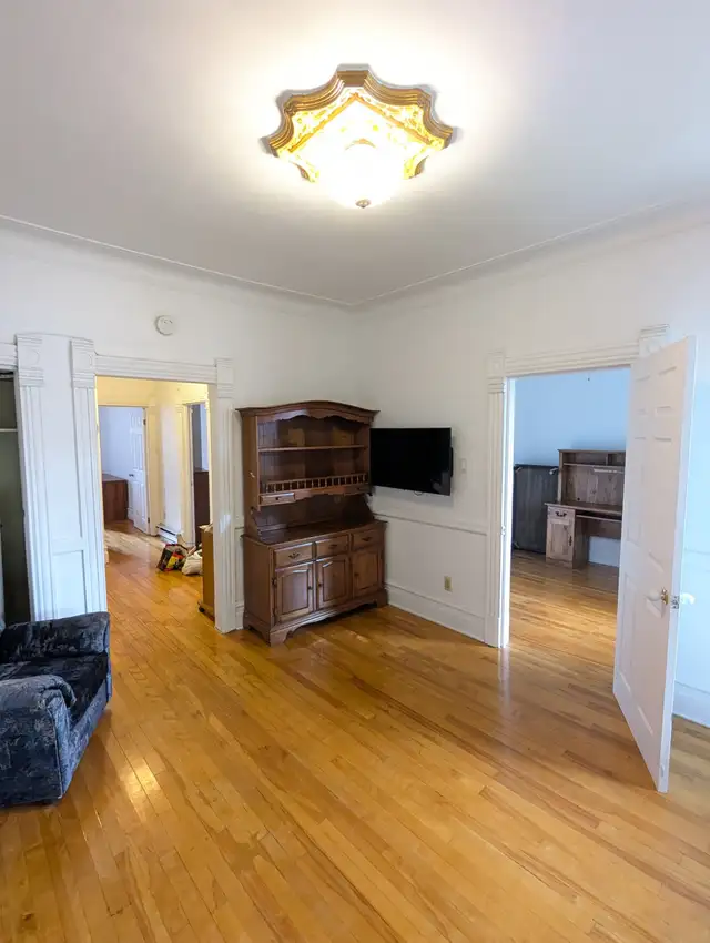 3 Beds 1 Bath Apartment - Photo 5
