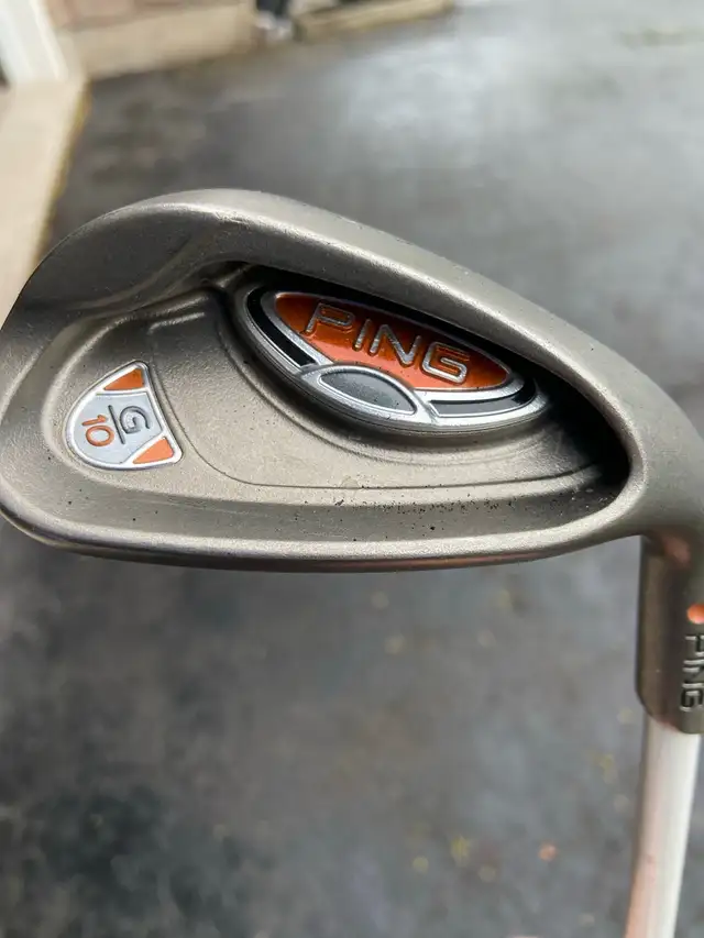Lady’s Ping golf clubs   golf bag