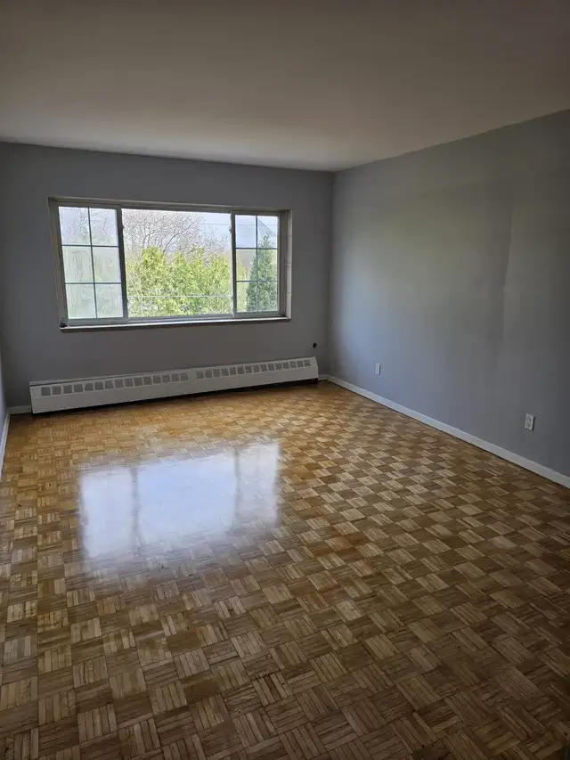 BEAUTIFUL RENOV. 2 BDR APT. - HEAT INCL. -  IMMED. OR JUNE 1
