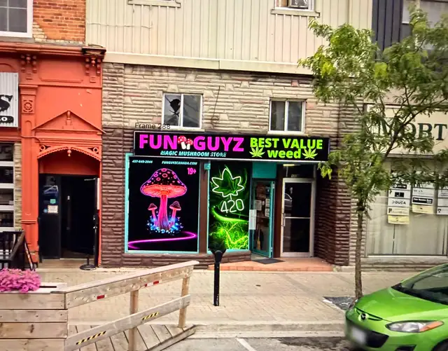 Mushroom Dispensary Associate (Full-Time) – Mississauga, ON