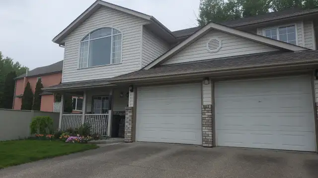 3 BEDS/2 BATHS HOUSE WITH GARAGE NEAR WALMART 250-649-5694 - Photo 3