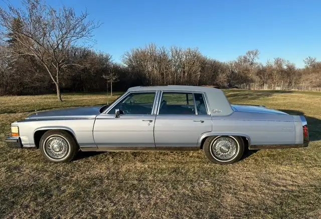1984 Cadillac Fleetwood Brougham d’Elegance - Photo 3