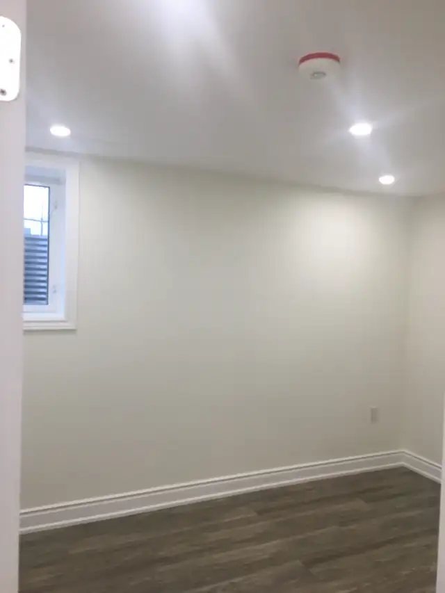 2Bedrooms Legal Basement Apt Pickering : (Taunton/Whites) - Photo 8