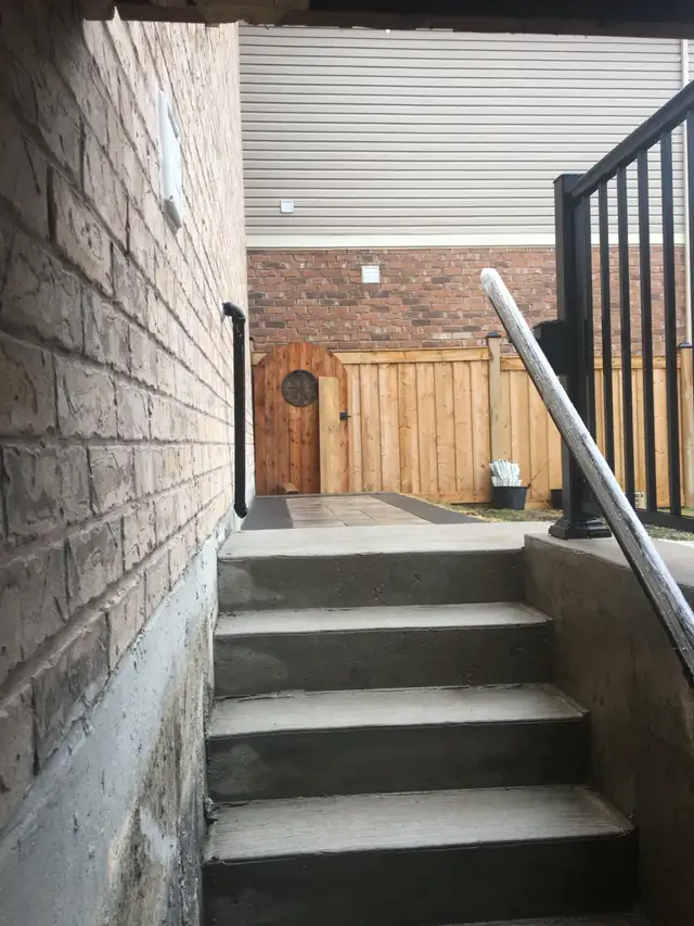 2Bedrooms Legal Basement Apt Pickering : (Taunton/Whites) - Photo 10