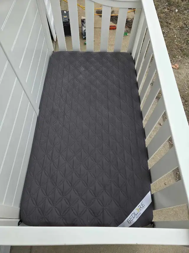 Crib/Toddler bed - Photo 3