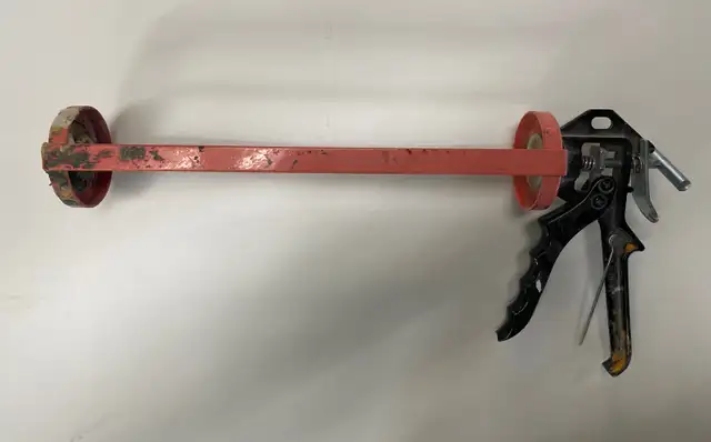 Commercial Size  CAULKING GUN