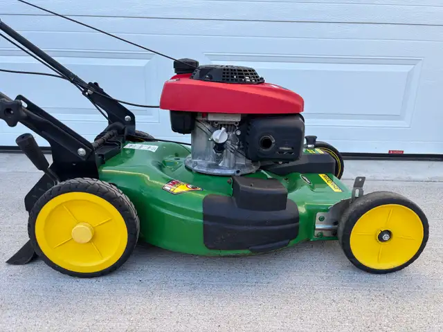 22" John Deere JS26 lawnmower