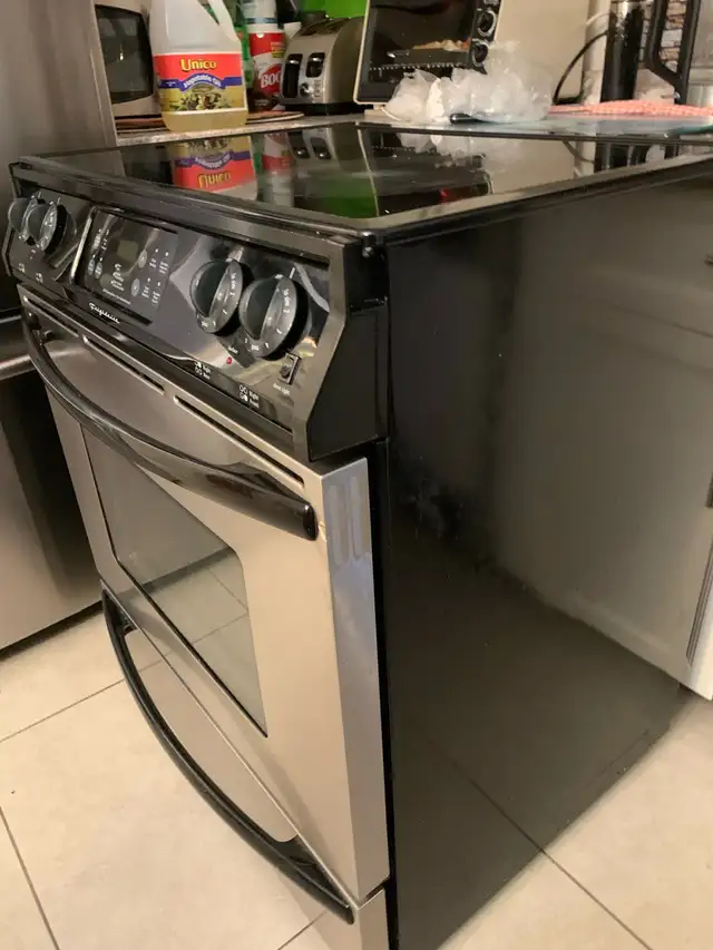 Poêle de marque Frigidaire à vendre - Photo 2