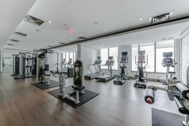 Square Q1 Condo 1 bdrm   den for rent, starting Jun 01 / earlier - Photo 13