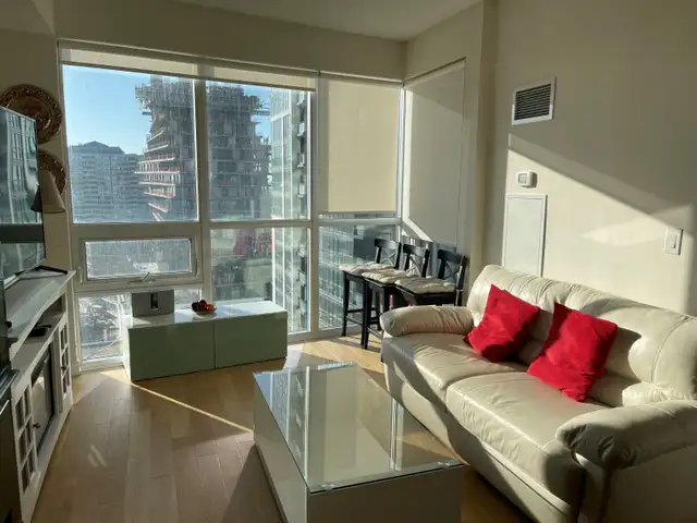 Square Q1 Condo 1 bdrm   den for rent, starting Jun 01 / earlier - Photo 14