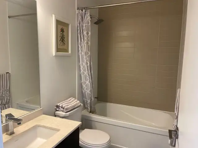 Square Q1 Condo 1 bdrm   den for rent, starting Jun 01 / earlier - Photo 15