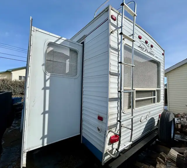 28.5’ Jayco Jayflight 5th Wheel - Photo 2