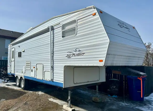 28.5’ Jayco Jayflight 5th Wheel - Photo 3