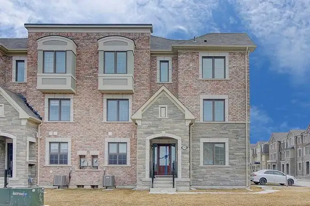Richmond Hill Townhome for Sublease - 3 1 BR / 3 Bath (Mid June)