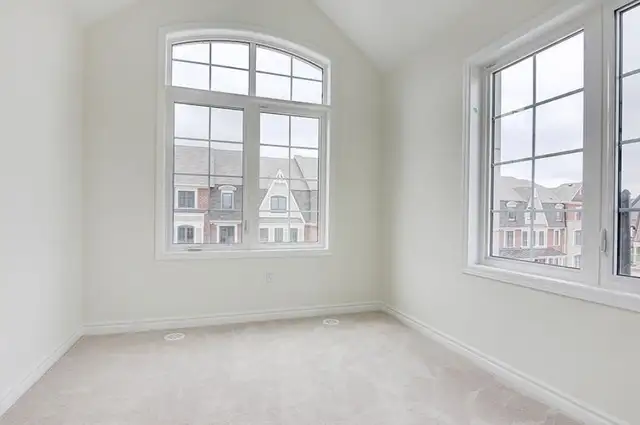 Richmond Hill Townhome for Sublease - 3 1 BR / 3 Bath (Mid June) - Photo 8