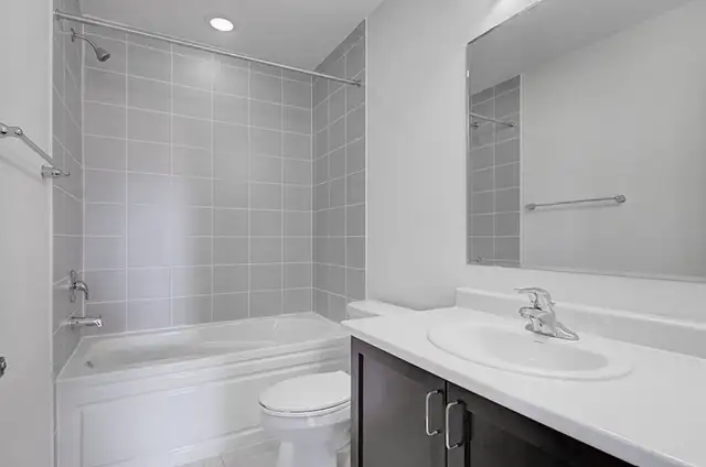 Richmond Hill Townhome for Sublease - 3 1 BR / 3 Bath (Mid June) - Photo 9