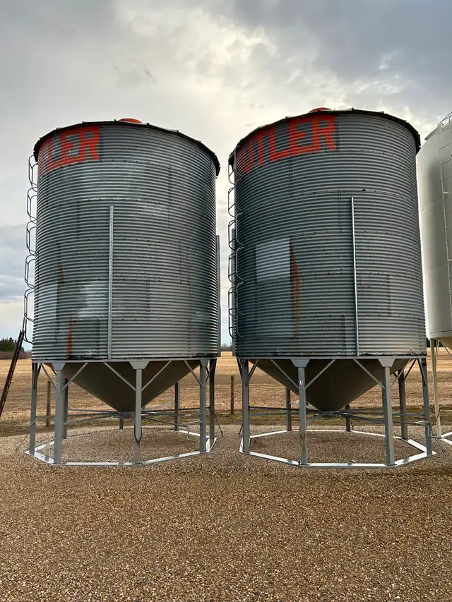 Grain Bins - Photo 3