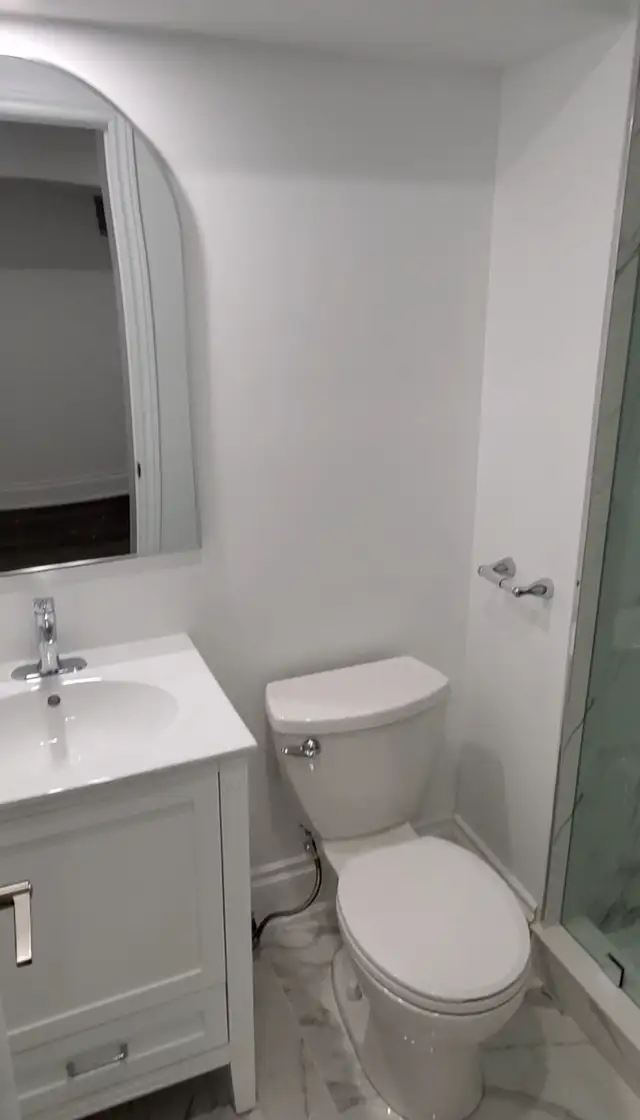 3 BEDROOM BASEMENT WITH SEPERATE ENTRANCE IN ALLISTON $2400 A MO - Photo 3