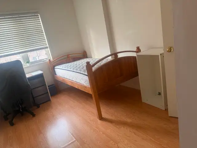 Room for rent at York University Village now