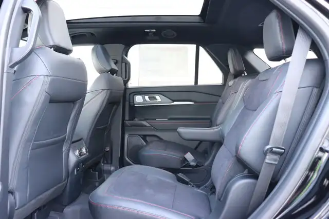 2026 Ford Explorer ST - Photo 7
