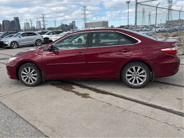 2016 Toyota Camry XLE - LTHR! NAV! BACK-UP CAM! BSM! SUNROOF!