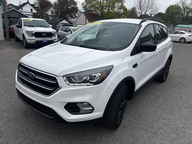2018 Ford Escape SE, 4WD, Alloys, P. Seats, Back-Up-Camera, - Photo 3