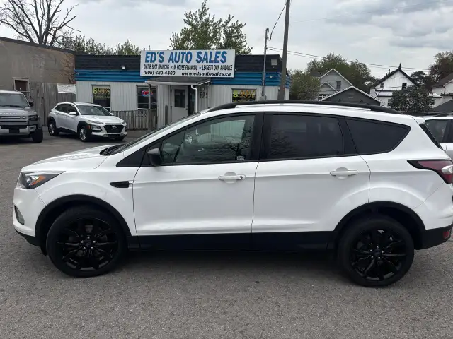 2018 Ford Escape SE, 4WD, Alloys, P. Seats, Back-Up-Camera, - Photo 4