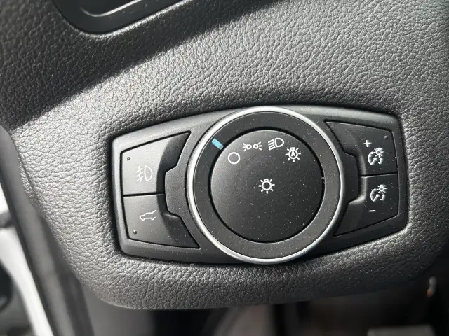 2018 Ford Escape SE, 4WD, Alloys, P. Seats, Back-Up-Camera, - Photo 15