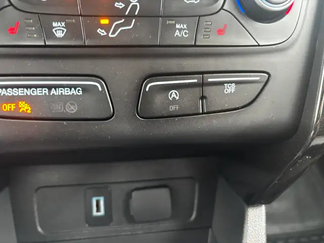 2018 Ford Escape SE, 4WD, Alloys, P. Seats, Back-Up-Camera, - Photo 18