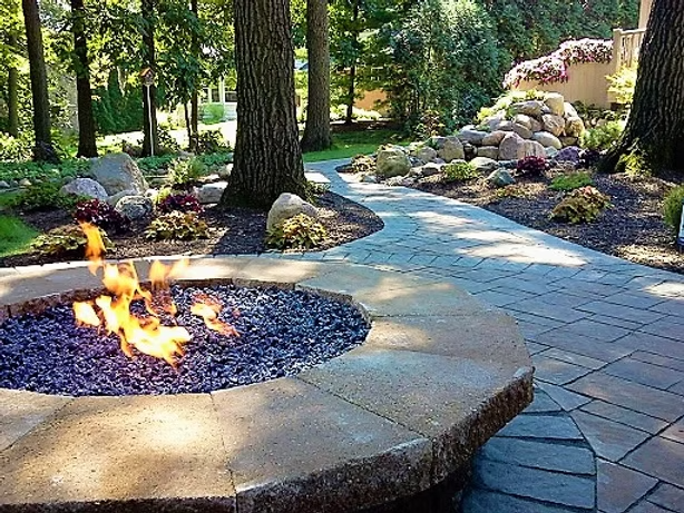 Interlocking Patios, Walkways & Retaining Walls - Landscaping