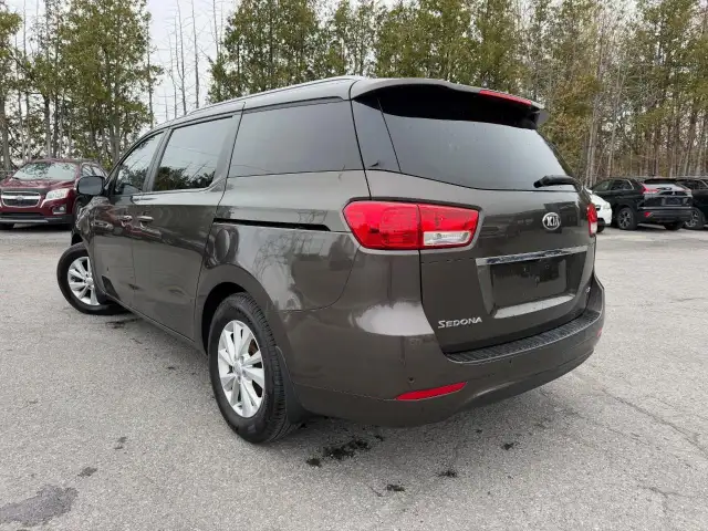 2017 Kia Sedona LX LX | 7 PASSENGER | B/U CAM | BLUETOOTH | A... - Photo 5