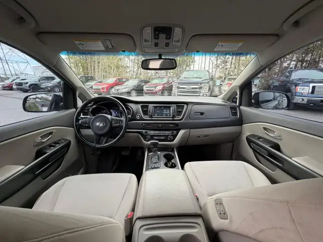 2017 Kia Sedona LX LX | 7 PASSENGER | B/U CAM | BLUETOOTH | A... - Photo 12