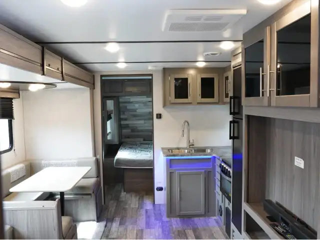 2022 Crossroads VOLANTE 22BH SLEEPS 9 | KING BED | BUNKHOUSE... - Photo 5
