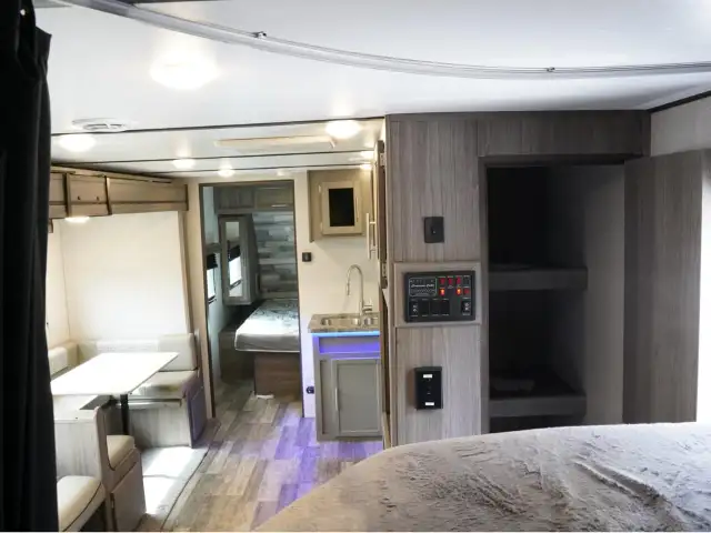 2022 Crossroads VOLANTE 22BH SLEEPS 9 | KING BED | BUNKHOUSE... - Photo 6