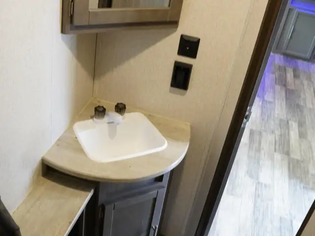 2022 Crossroads VOLANTE 22BH SLEEPS 9 | KING BED | BUNKHOUSE... - Photo 12