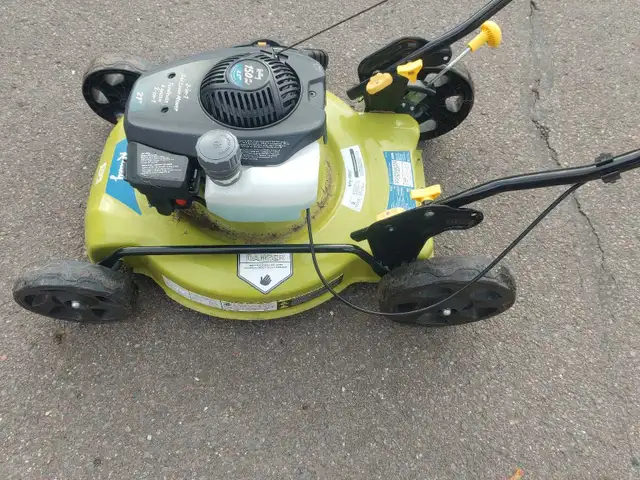 gas push mower like new - Photo 3