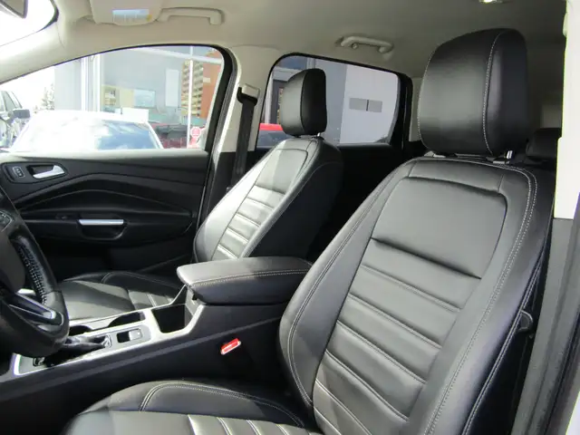 2019 Ford Escape SEL FWD Carplay / Adaptive Cruise / Leather / B - Photo 4