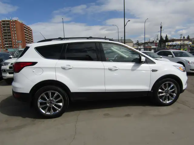 2019 Ford Escape SEL FWD Carplay / Adaptive Cruise / Leather / B - Photo 5