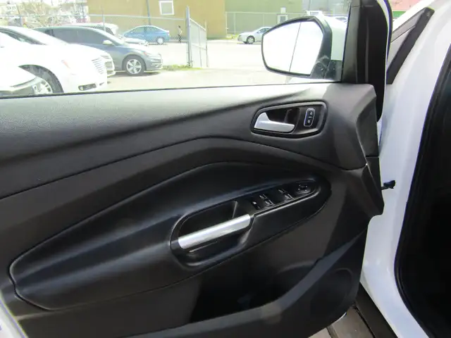 2019 Ford Escape SEL FWD Carplay / Adaptive Cruise / Leather / B - Photo 15