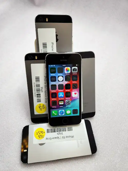 iPhone SE 32gb Grey Unlocked 3 Months Warranty - Photo 2