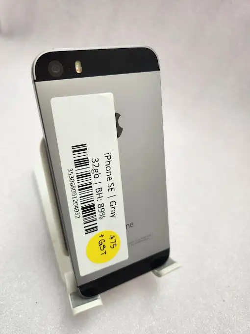 iPhone SE 32gb Grey Unlocked 3 Months Warranty - Photo 3